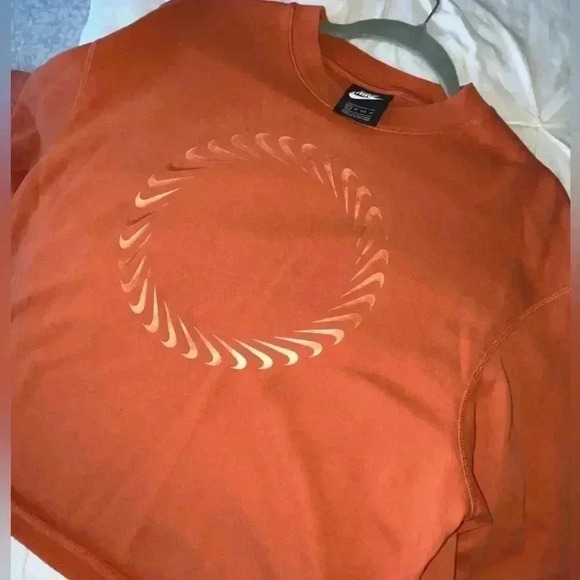 Nike Women’s Sienna/Healing Orange Crewneck  SIZE XS (Fits up to a Large!) - Picture 4 of 9